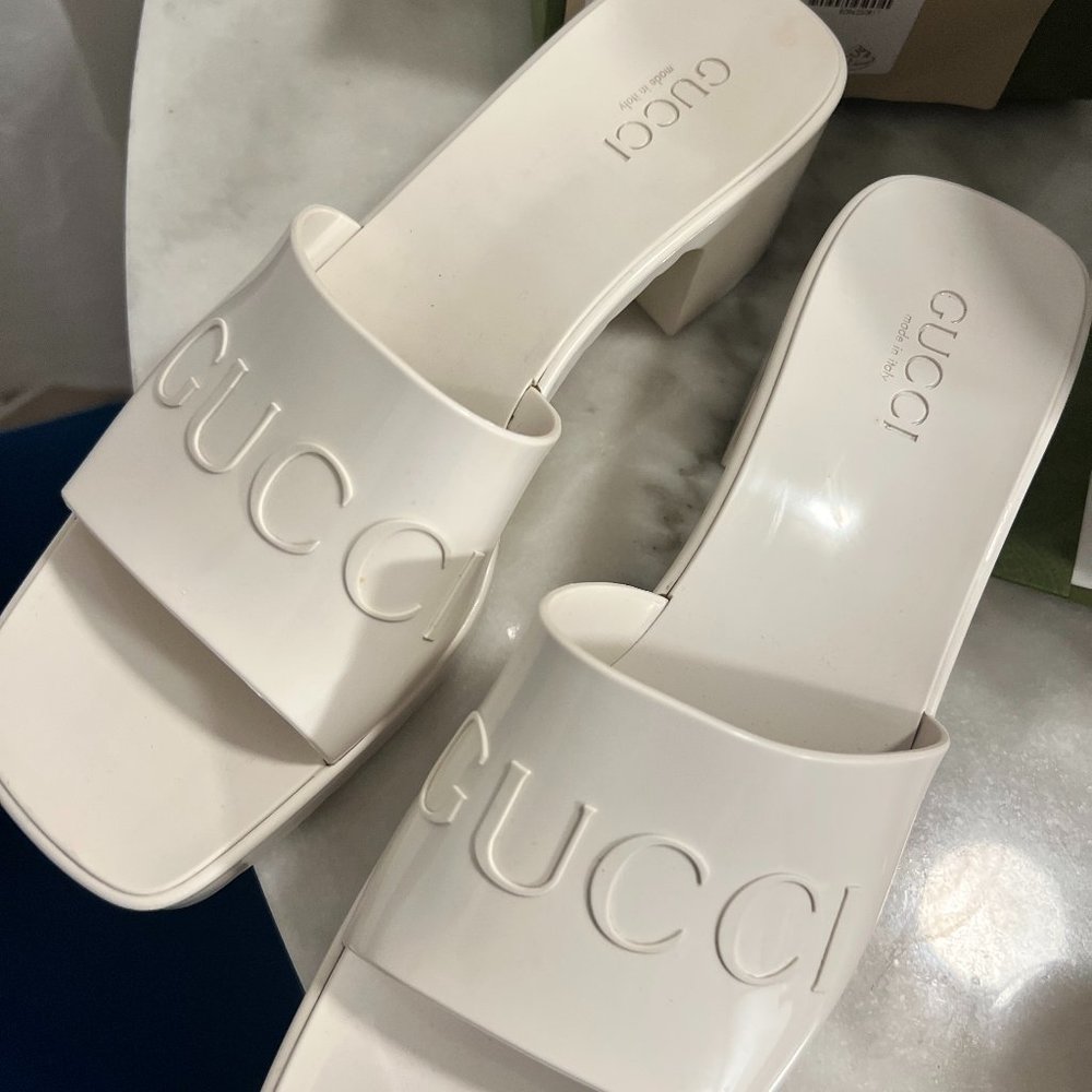 Gucci rubber white sandals size Euro 42